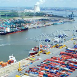 Port of Antwerp: containers blijven koning