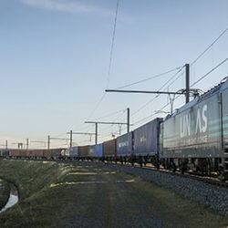 Lineas intermodal train