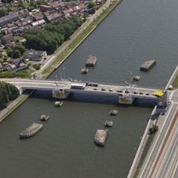 Zelzatebrug en brug Sluiskil afgesloten