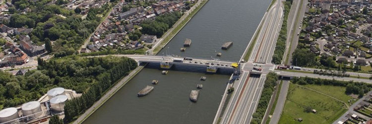 Zelzatebrug en brug Sluiskil afgesloten