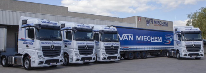 Eerste nieuwe Belgische Actros trucks staan in de kleuren van Van Mieghem Logistics