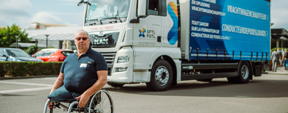 Sociaal Fonds Transport en Logistiek introduceert eerste vrachtwagen ter opleiding van mensen met een fysieke beperking