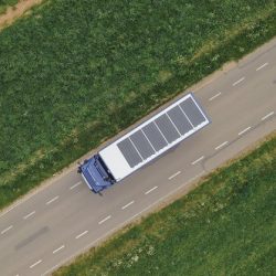 Kuehne+Nagel wil zonnepanelen op vrachtwagens