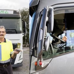 Dirk De Groodt (58) en Stefaan Lannoo (49) rijden dit jaar maar liefst 20 jaar ongevalvrij met de vrachtwagen en worden voor deze bijzondere prestatie gevierd door TVM Belgium, de verzekeringsexpert voor transport en logistiek. Dirk woont in Wetteren en rijdt voor Schenk Tanktransport. Stefaan woont in Knokke-Heist waar hij zijn eigen transportbedrijf, Turbotrans, heeft. De erkenning kadert in het jaarlijks terugkerende evenement ‘Ridders van de Weg’ waarbij TVM Belgium de vele Belgische vrachtwagenchauffeurs eert die aangesloten zijn bij TVM én die zich op vlak van verkeersveiligheid onderscheiden door respectievelijk 3 (brons), 5 (zilver), 10 (goud) of 20 (diamant) jaar schadevrij te rijden. Over Dirk De Groodt Dirk rijdt al van in 1989 met de vrachtwagen. Hij heeft dus 34 jaar ervaring op de teller staan. Zijn huidige werkgever is Schenk Tanktransport, waarvoor hij al sinds 2000 aan de slag is. Dirk neemt non-stop de nachtshift voor zijn rekening en dat doet hij al 23 jaar lang. Hij vertrekt thuis rond 18.00 uur en is pas ’s anderendaags tegen 6.00 uur terug. De warme maaltijd nuttigt Dirk steevast ’s ochtends vroeg. Biefstuk friet om 6 uur ’s ochtends is dus allesbehalve een uitzondering! Volgens Dirk maakt warm eten hem moe, en dat is niet veilig om de baan op te gaan voor de nachtshift. Dirk vervoert luchtgassen in de Benelux en af en toe rijdt hij tot in Frankrijk en Duitsland. Jaarlijks staan er zo’n 100.000 km op de planning. Dirk De Groodt: “20 jaar ongevalvrij rijden, is inderdaad heel wat! Het betekent heel veel anticiperen en je vooral niet opjagen in het helse verkeer. Vroeger had je spitsuren maar nu is het continu druk, en dan vooral in de grootsteden Brussel en Antwerpen. Ik ben heel fier dat ik deze mijlpaal heb bereikt. Zowel mijn vader, broers als zussen rijden met een vrachtwagen of een bus. Het stond dus in de sterren geschreven welk pad ik zou bewandelen. Ik dank TVM Belgium voor de erkenning, hopelijk zet het anderen aan om ook de stap te wagen om vrachtwagenchauffeur te worden, want het is en blijft de schoonste job die er is. Jammer dat slechts weinigen zich geroepen voelen om het effectief te doen.” Dirk begrijpt waarom het beroep van vrachtwagenchauffeur sommigen toch een beetje afschrikt. De vele regels, administratieve beslommeringen en de hoge boetes die ermee gepaard gaan als je een formulier niet naar behoren invult, maakt heel wat chauffeurs onzeker. Maar met zijn meer dan 30 jaar ervaring kent Dirk de kneepjes van het vak. En hij is van plan door te gaan zolang de passie er is en de gezondheid het toelaat! Over Stefaan Lannoo Stefaan heeft zijn eigen transportbedrijf, Turbotrans, en rijdt ondertussen al 30 jaar met de vrachtwagen. Zijn vader is eveneens vrachtwagenchauffeur en die gaf de microbe al heel vroeg door. Stefaan vervoert vooral oud karton en papier van en naar de Haven van Zeebrugge, maar eigenlijk rijdt hij heel West-Vlaanderen rond. Vroeger reed hij ook internationaal, maar nu kiest hij ervoor om dichter bij huis te rijden. Jaarlijks doet Stefaan zo’n 110.000 km, wat hem gemiddeld van ’s morgens vroeg 5.00 uur tot ’s avonds laat 19.00 uur op de baan houdt. Stefaan Lannoo: “Vrachtwagenchauffeur zijn is een passie. Het moet in je bloed zitten en bij mij mag je dat ook letterlijk nemen. Toen ik het bedrijf van mijn ouders overnam, wist ik dat ik dit mijn hele leven zou blijven doen. Het is de mooiste job ter wereld, met de nodige vrijheid, maar je moet het wel met plezier doen. Dat TVM Belgium aandacht schenkt aan mijn 20 jaar schadevrij rijden, is een mooie erkenning. De bekroning ervan vind ik heel bijzonder. En ik keek er ook heel erg naar uit om deze mijlpaal te bereiken. Eigenlijk rijd ik al 28,5 jaar ongevalvrij, maar ik ben pas 20 jaar klant bij TVM Belgium, en dan tellen die voorgaande jaren niet he.” Stefaan doet er graag nog vele jaren bij als vrachtwagenchauffeur. Zijn tips om ongevalvrij te rijden zijn: rustig rijden, je vooral niet laten opjagen in het helse verkeer en je op elk moment als een verantwoord chauffeur gedragen. Maar meteen lanceert hij ook een warme oproep aan de overheid om vrachtwagenchauffeurs een hart onder de riem te steken bij het uitoefenen van hun job. Er is immers hoge nood om in de broodnodige uitrustingen te voorzien zoals een proper toilet en douche, naast een veilige slaapplek. Frank Van Nueten, algemeen directeur van TVM Belgium: “Door middel van schadepreventie en risicobeheer probeert TVM Belgium niet enkel het aantal schades terug te dringen, maar ook een positieve bijdrage te leveren aan de verkeersveiligheid in het algemeen. In het kader van onze campagne ‘Ridders van de Weg’ huldigen we elk jaar enkele honderden Ridders van de Weg. Het is per uitzondering dat we een Diamanten Ridder vieren want 20 jaar schadevrij rijden is echt heel uniek, vooral als je weet dat slechts 3 op 1000 vrachtwagenchauffeurs erin slagen om 10 jaar ongevalvrij te rijden. Met de viering van zowel Dirk als Stefaan tellen we vandaag nog maar 4 Diamanten Ridders in België.” 2023 meest succesvolle editie ooit, met 482 Ridders van de Weg TVM Belgium eert dit jaar 482 vrachtwagenchauffeurs die gedurende 3, 5, 10 of 20 jaar zonder schade rijden. Met 482 Ridders van de Weg overtreft TVM Belgium in 2023 al de vorige uitgaven en is het de meest succesvolle editie tot nu toe! TVM Belgium viert dit jaar maar liefst 309 Bronzen, 153 Zilveren, 18 Gouden en 2 Diamanten Ridders.