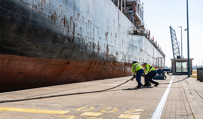 Geopolitieke spanningen en vertraging economische groei laten zich voelen in jaarcijfers Port of Antwerp-Bruges