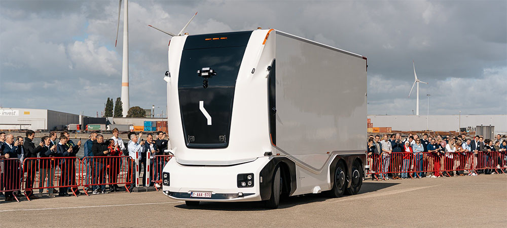 Antwerpse haven zet autonome truck in voor commerciële containertransporten