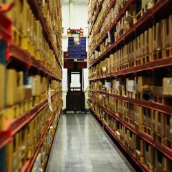 Atlas Copco breidt Belgische distributiehub uit: 35 robots sturen onderdelen naar orderpickers