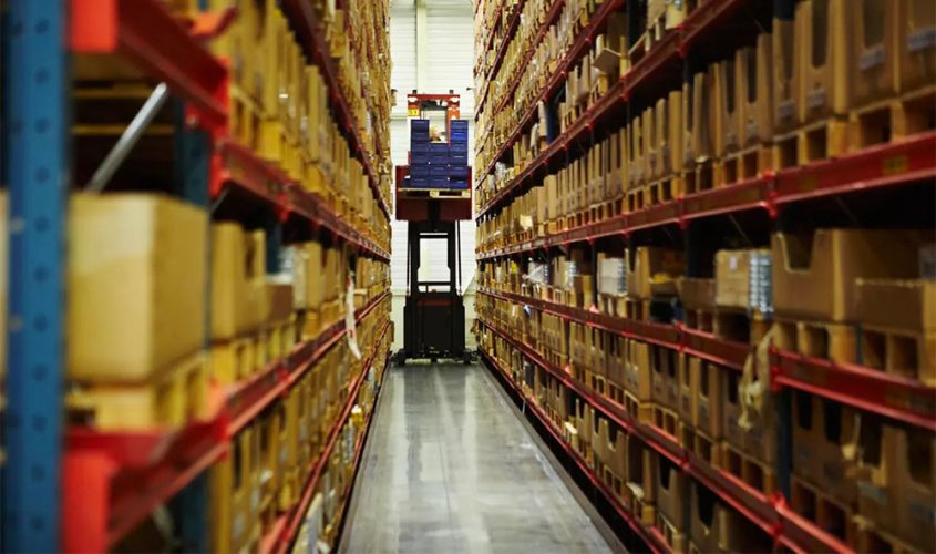 Atlas Copco breidt Belgische distributiehub uit: 35 robots sturen onderdelen naar orderpickers