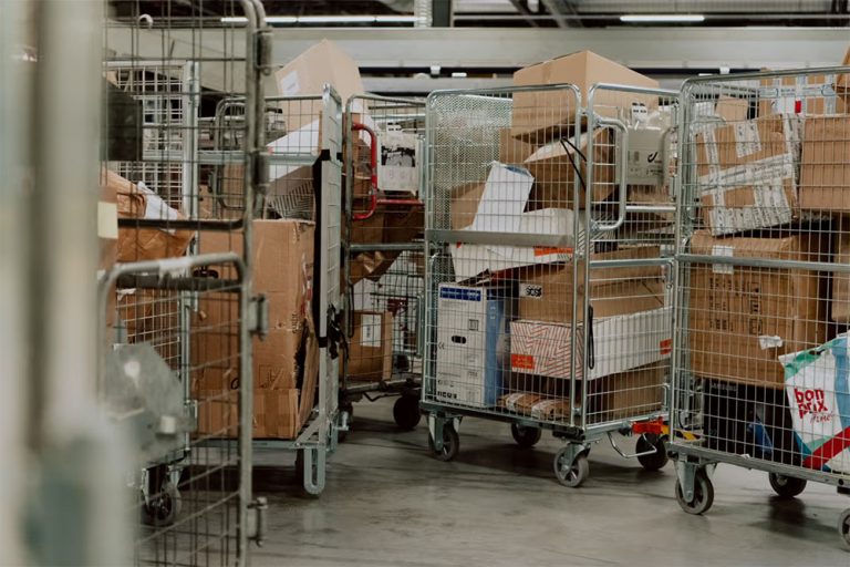 Bpost volgt 93.000 rolcontainers live en koopt daardoor 85% minder nieuwe exemplaren