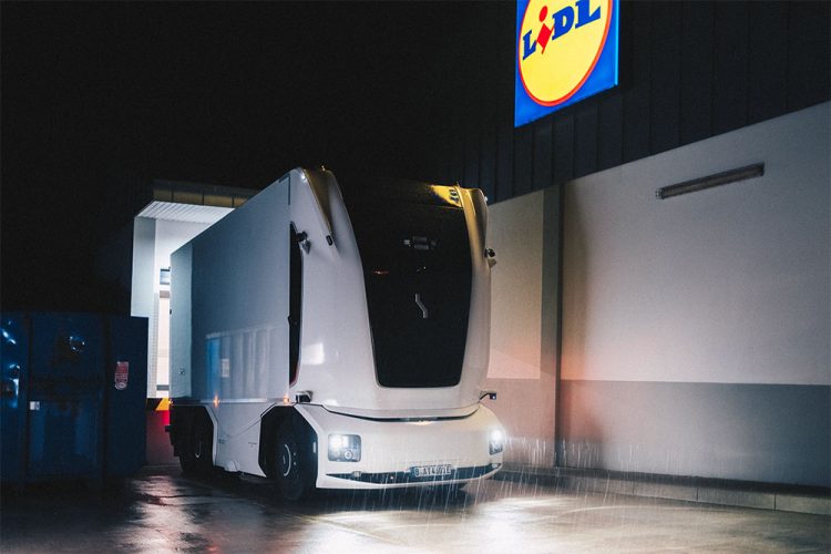 Lidl zet cabine-loze Level 4-truck in op Duitse openbare weg