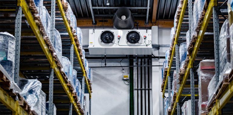 Van Moer elektrificeert koelwarehouse in Kallo volledig en digitaliseert truckflow